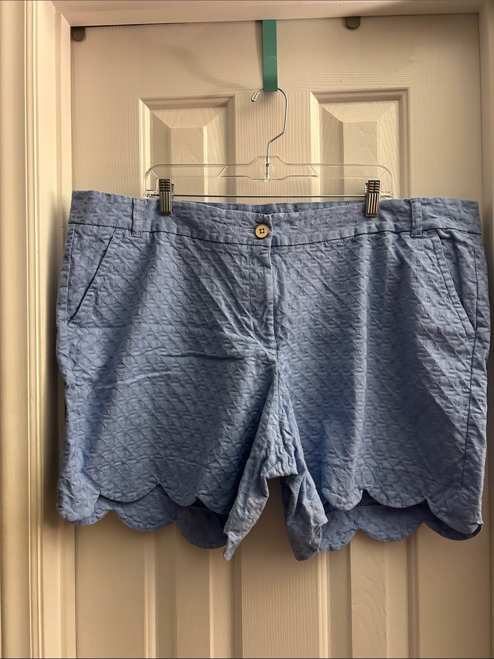 Women’s Scallop Hem Quilted Shorts - Light Blue